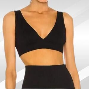 2/$50 WeWoreWhat Black Seamless V-Neck Knit Bra Top Size M